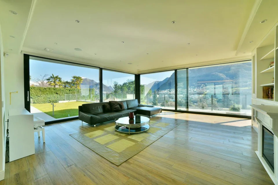Spektakuläre Villa mit Pool und Seeblick
