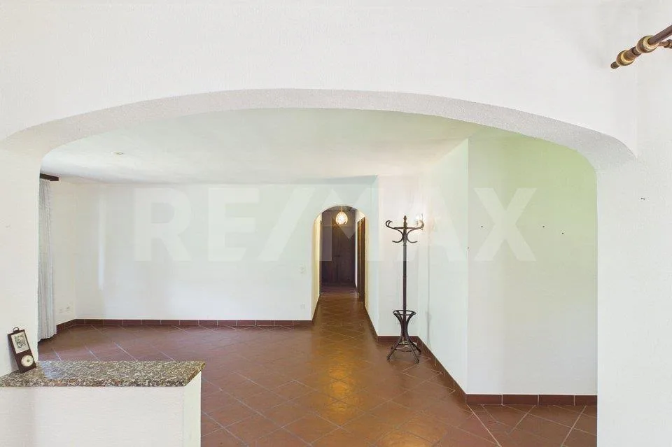 Casa unifamiliare con grottino duplex indipendente e ampio giardino
