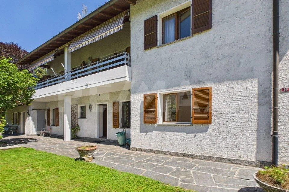 Casa unifamiliare con grottino duplex indipendente e ampio giardino