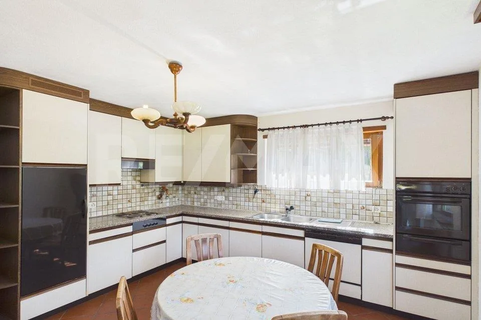 Casa unifamiliare con grottino duplex indipendente e ampio giardino