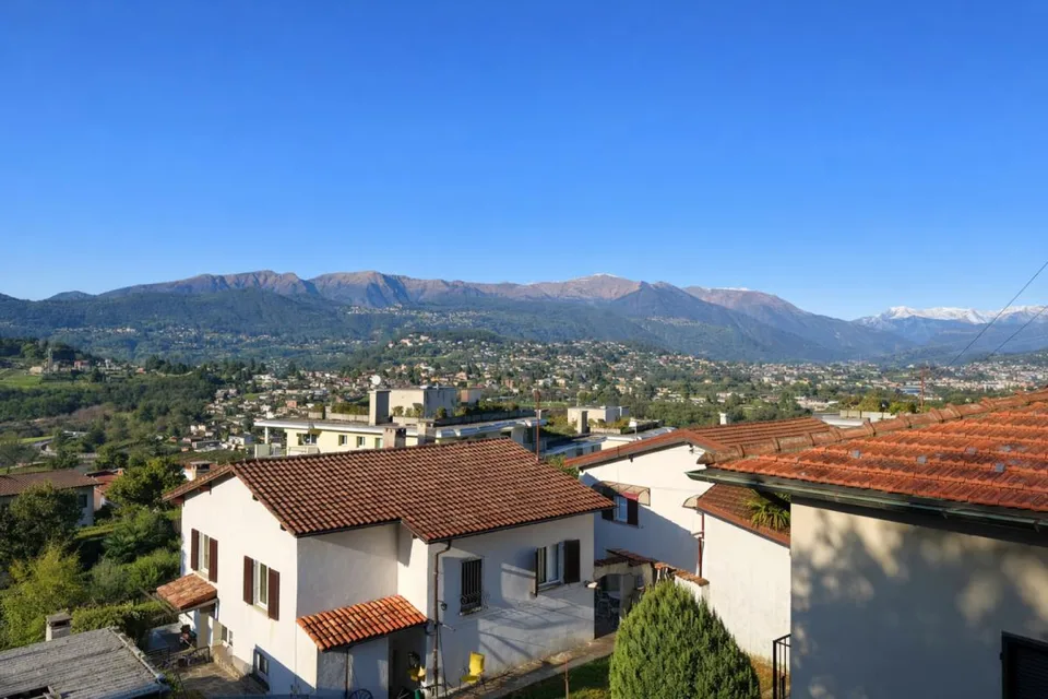 Terreno edificabile con casa con 2 appartamenti – Foto 9 von 9