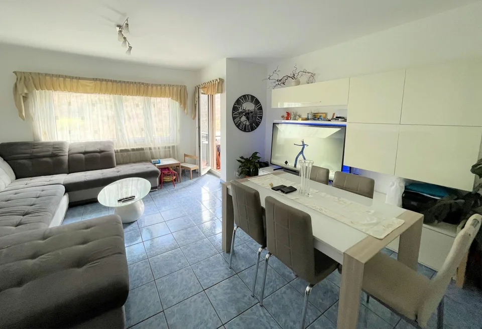 Appartement im letzten Stock in einer komfortablen und ruhigen Gegend – Foto 6 von 16
