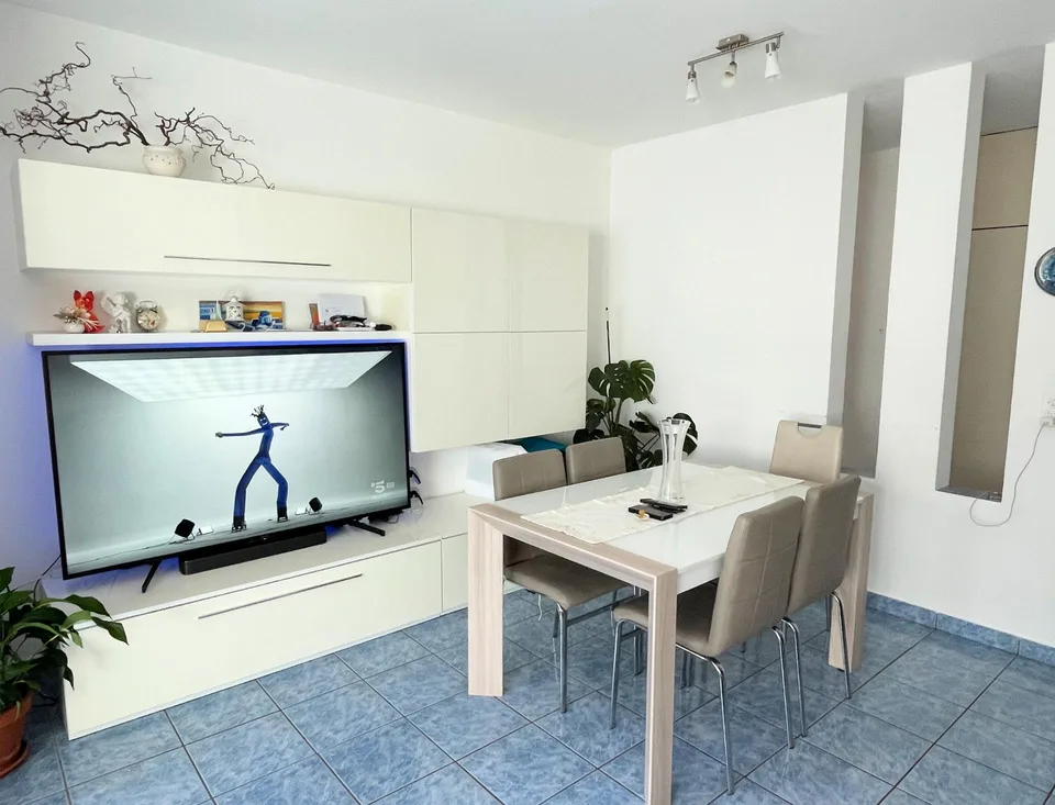Appartement im letzten Stock in einer komfortablen und ruhigen Gegend – Foto 8 von 16