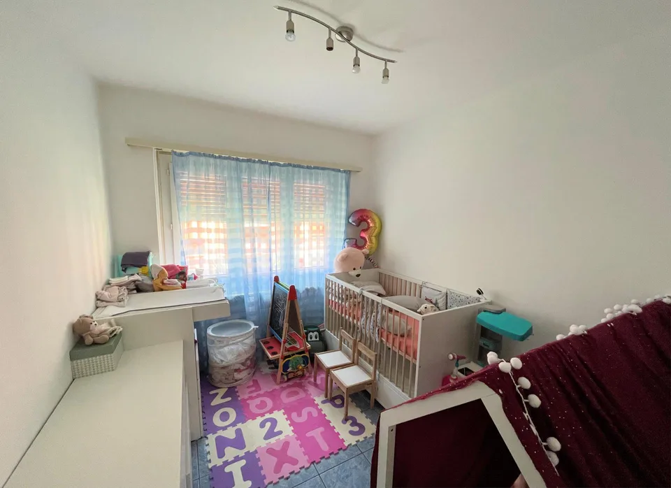 Appartement im letzten Stock in einer komfortablen und ruhigen Gegend – Foto 12 von 16