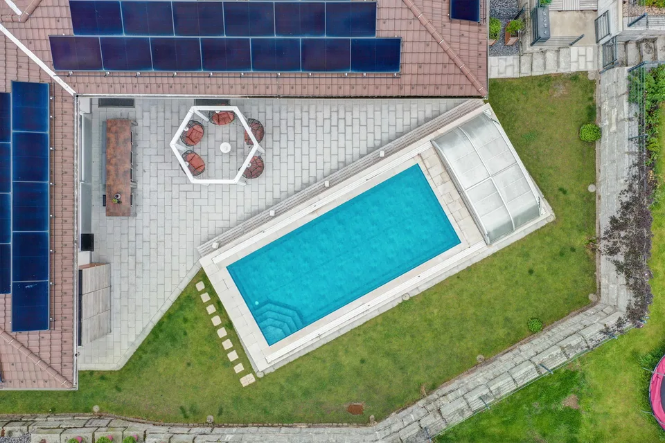 Exklusive 8.5-Zimmer-Villa mit Pool an top Lage in Gossau, per sofort!