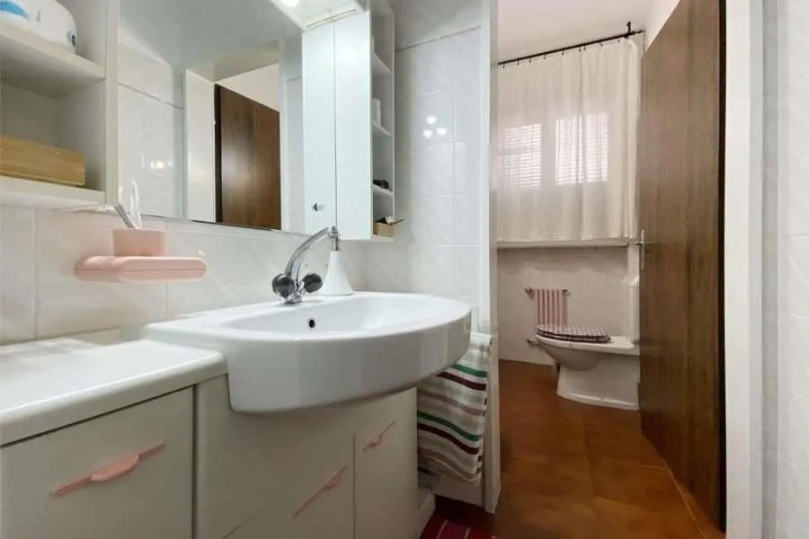 2397_Coldrerio, Einfamilienhaus mit Pool – Foto 9 von 12