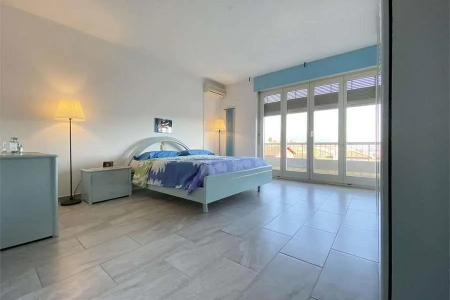2397_Coldrerio, Einfamilienhaus mit Pool – Foto 6 von 12