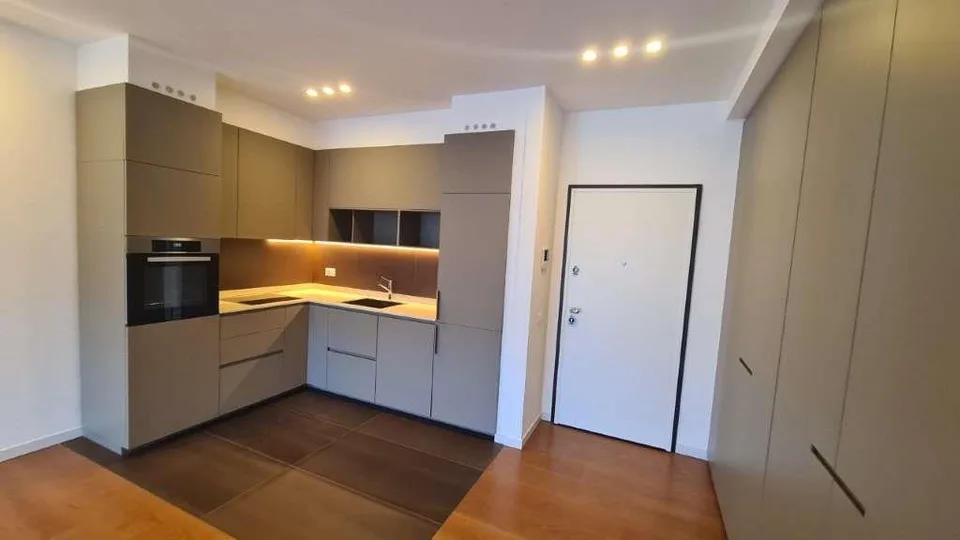 BISSONE: RAFFINATO 2,5 LOCALI CON VISTA LAGO