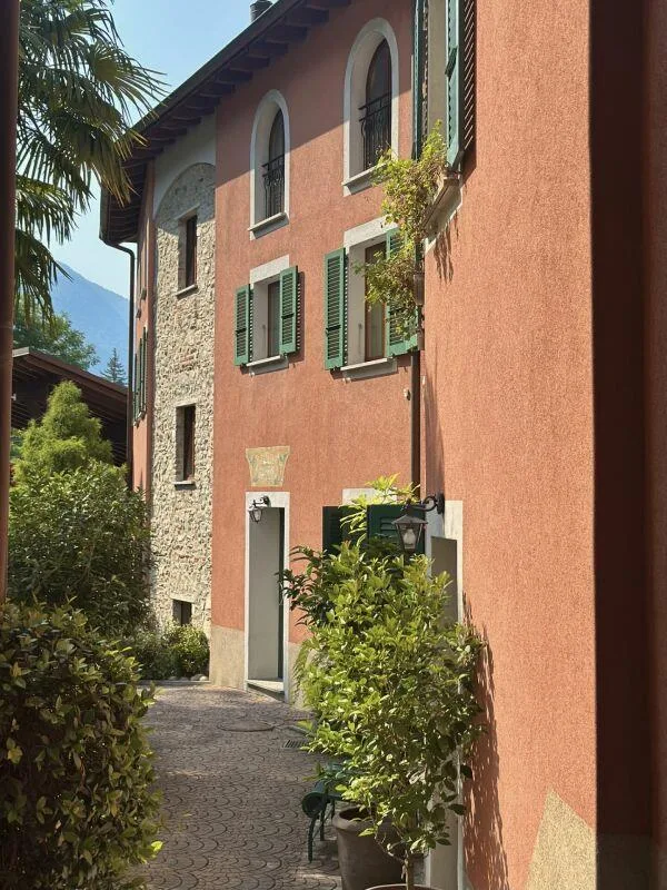 Elegante 3.5 locali con vista lago
