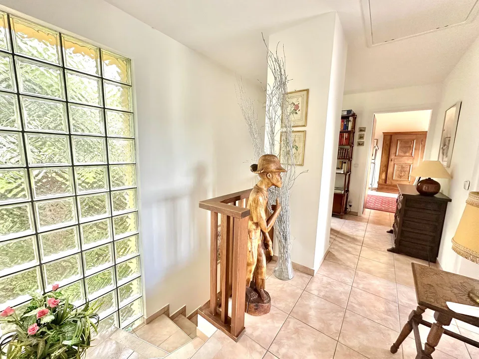 Oasi di Tranquillità con Ampio Giardino, Piscina e Vista lago – foto 23 di 27