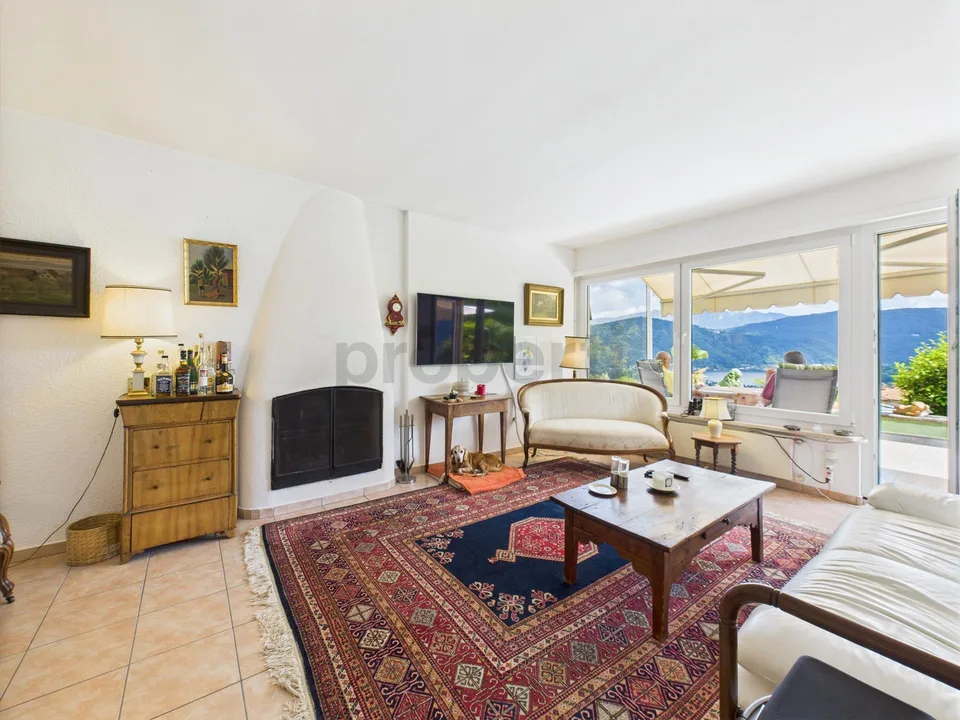 Traumhafte Villa in Pura mit herrlichem Seeblick und privatem Pool  Splendida villa a Pura con magnifica vista lago e piscina privata