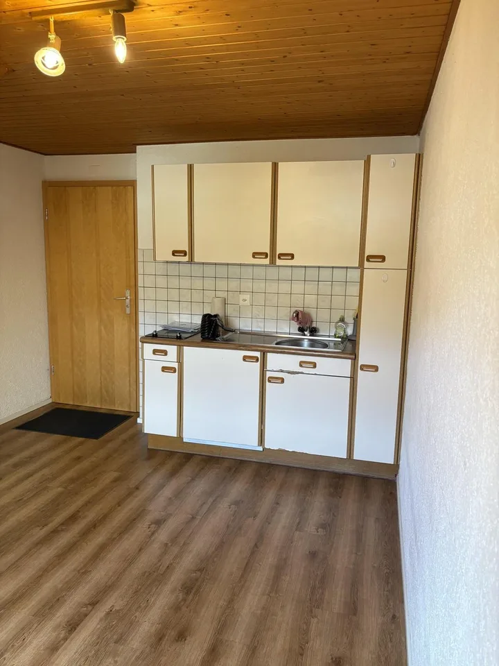Geräumiges Zimmer mit Küche - mitten im Zentrum!
