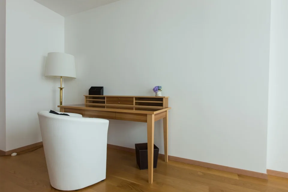 Luxuriöse möblierte 3.5-Zimmer-Wohnung mit Service im Zentrum von Biel – Foto 7 von 11