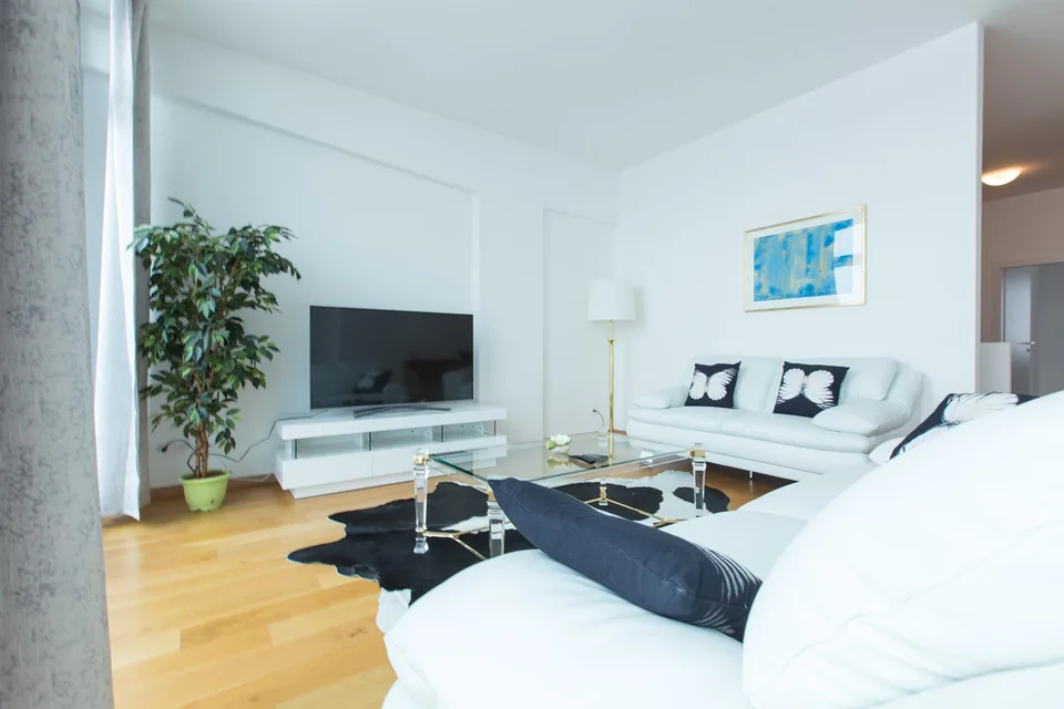 Luxuriöse möblierte 2.5-Zimmer-Wohnung mit Service im Zentrum von Biel