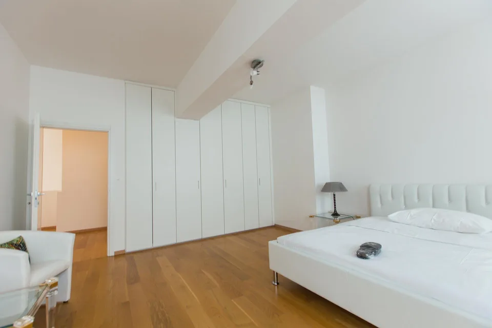 Luxuriöse möblierte 3.5-Zimmer-Wohnung mit Service im Zentrum von Biel – Foto 6 von 11