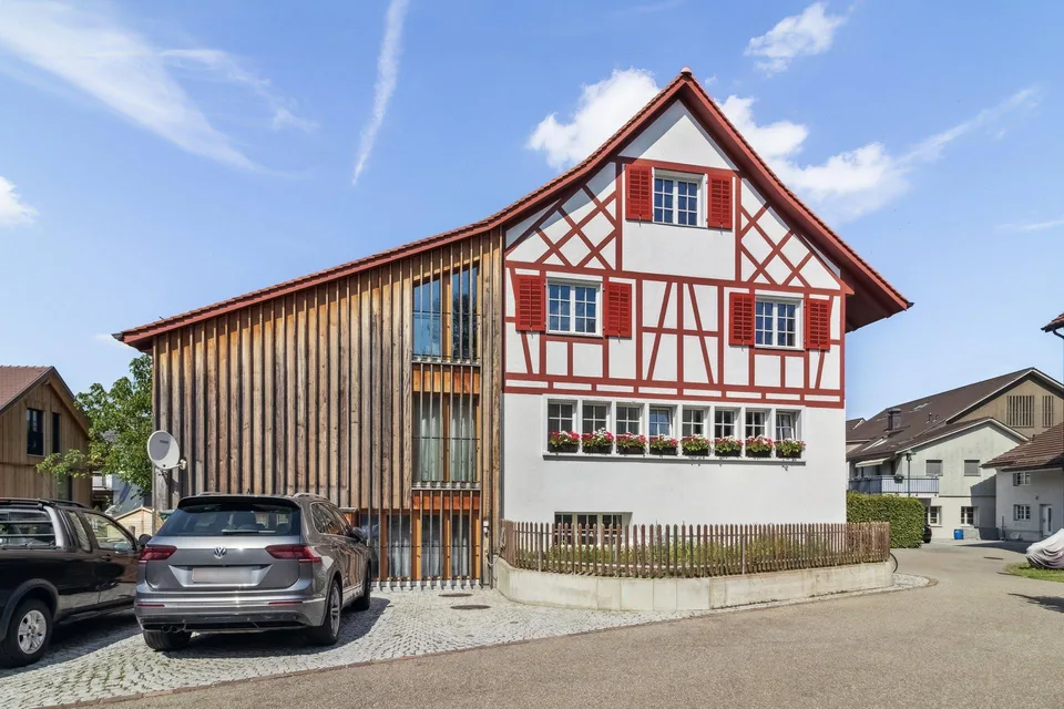 4.5-Zimmer-Maisonettewohnung mit historischem Charme in Fällanden