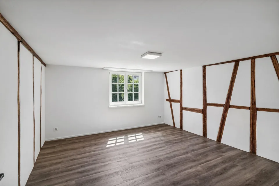 Appartamento a maisonnette di 4,5 locali con charme storico a Fällanden