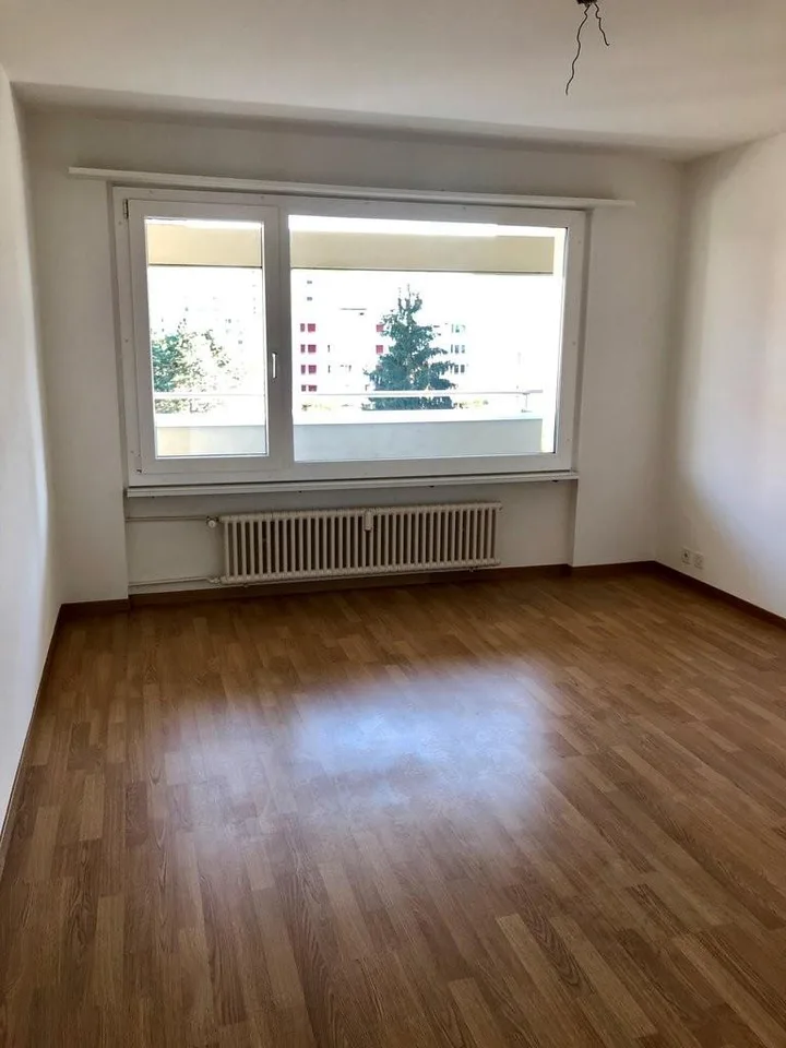 Appartement confortable, situé au centre, près de Shoppi-Tivoli