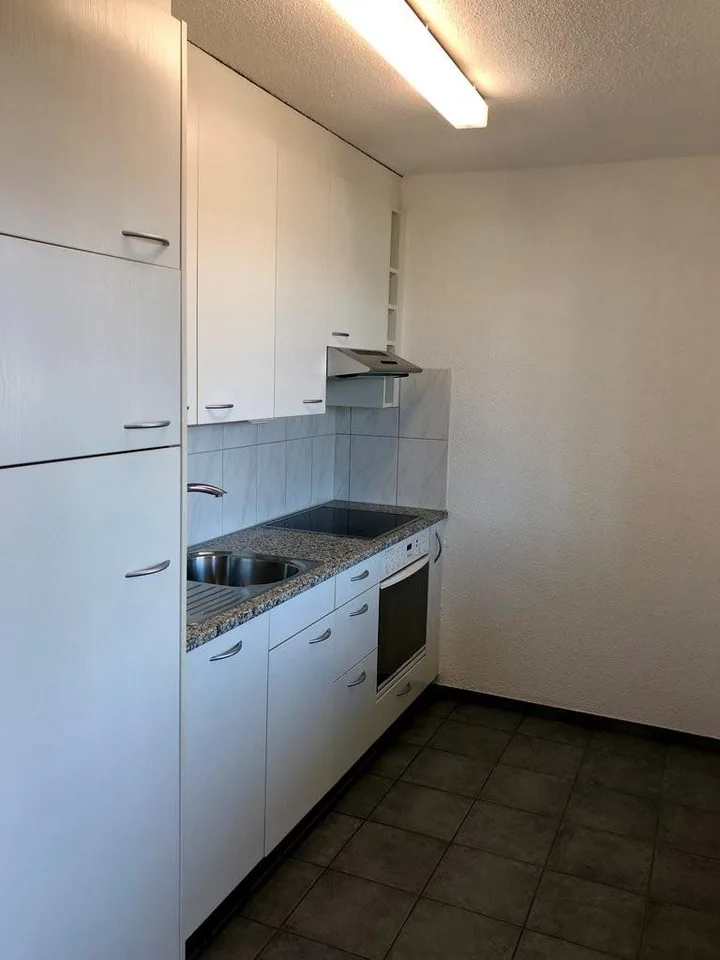 Appartement confortable, situé au centre, près de Shoppi-Tivoli
