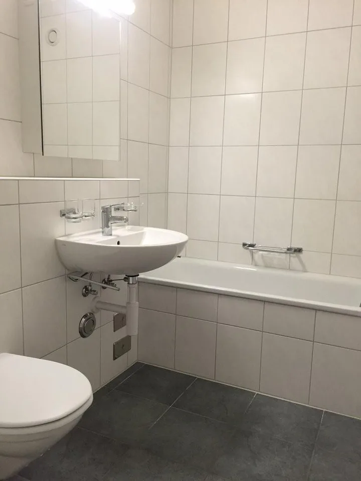 Appartement confortable, situé au centre, près de Shoppi-Tivoli