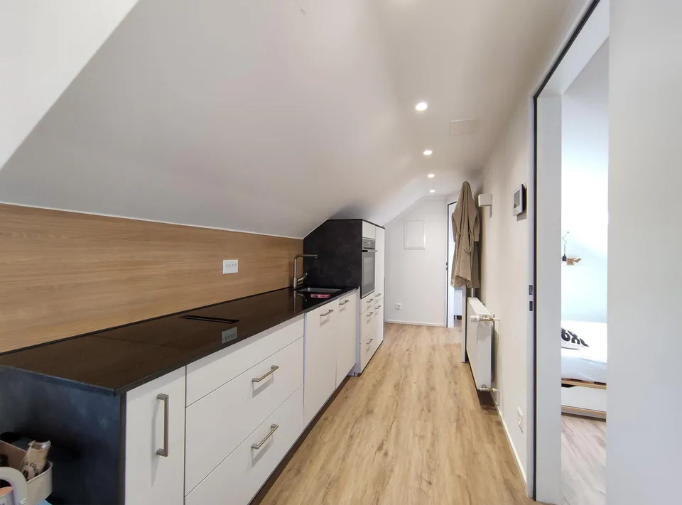 Modern sanierte 2 Zimmer Dachwohnung