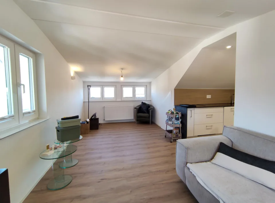 Modern sanierte 2 Zimmer Dachwohnung