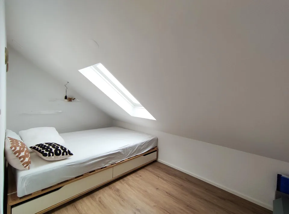Modern sanierte 2 Zimmer Dachwohnung