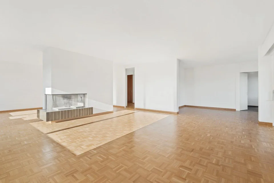 Prächtige 9-Zimmer-Wohnung in Wohngebiet