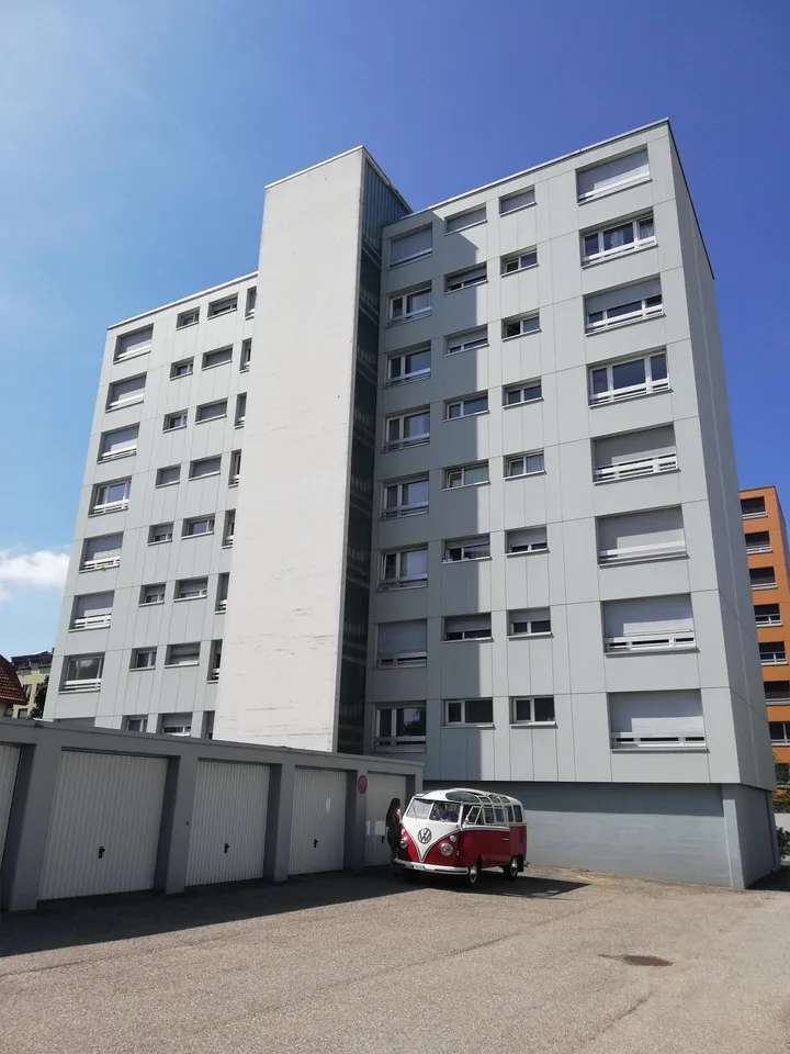 Cadre de vie agréable dans un immeuble avec ascenseur