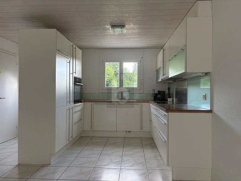 Abitazione familiare con un bel giardino