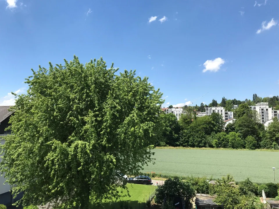 Appartement mansardé moderne dans un emplacement central et calme