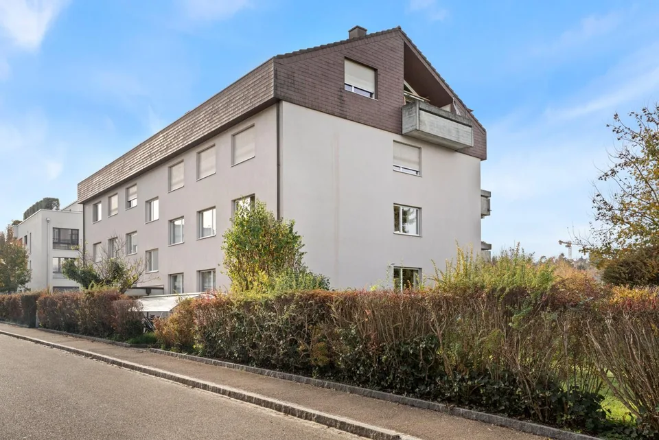 Appartement mansardé moderne dans un emplacement central et calme