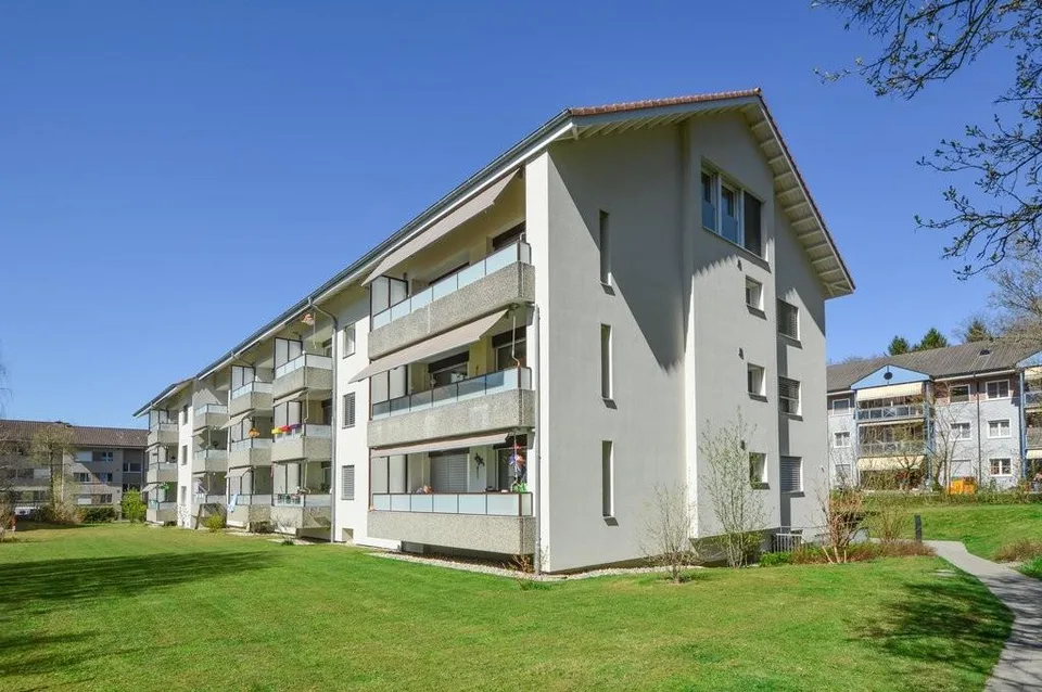MODERNE 4.5-ZW IN SCHLIERN ZU VERMIETEN