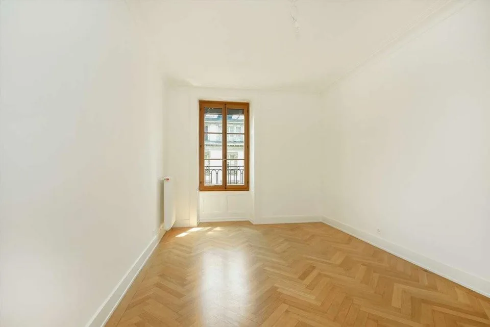 High-standard accommodation in the city center