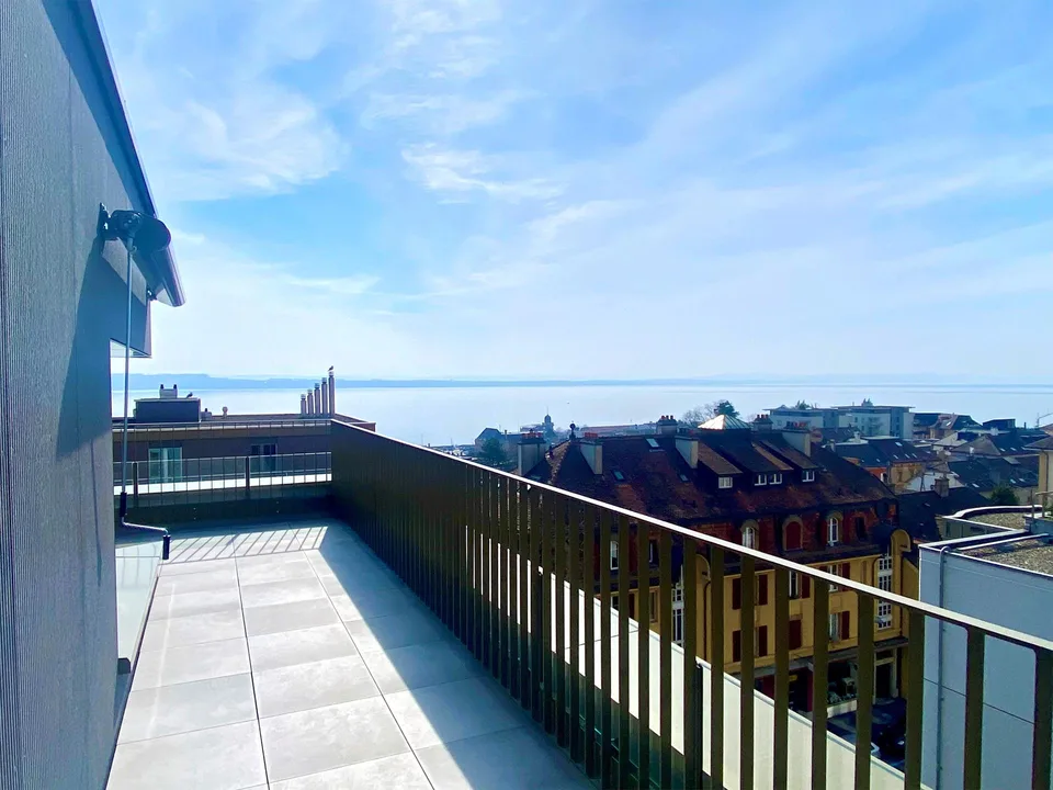 Splendido attico con vista panoramica sul lago