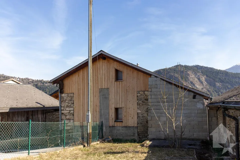 Grange rénovée de 4.5 pièces de 107 m2 habitables avec jardin de 40 m2