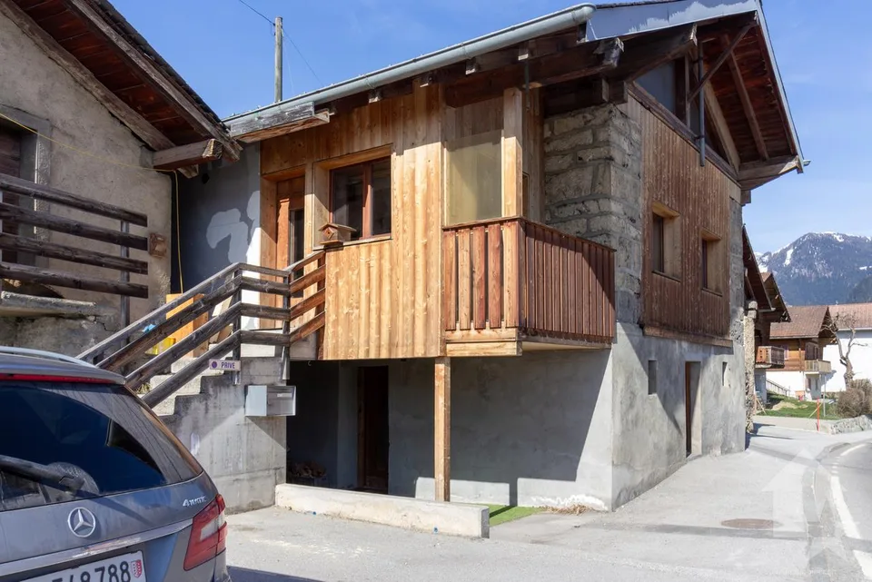 Grange rénovée de 4.5 pièces de 107 m2 habitables avec jardin de 40 m2