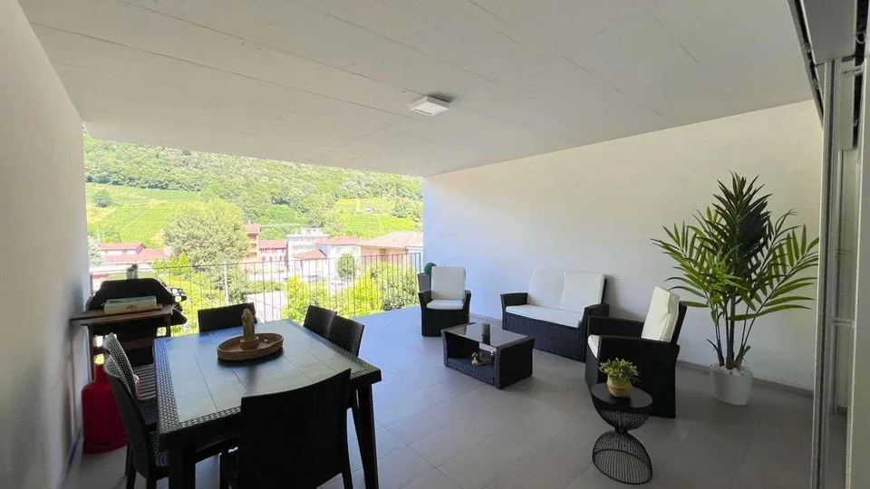 RIVERA - Elegante 5.5 con ampia terrazza coperta