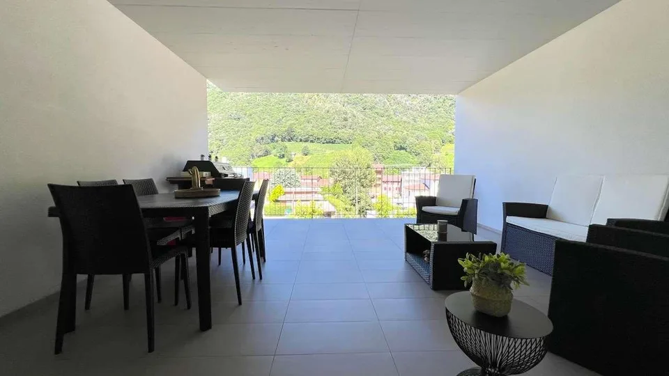RIVERA - Elegantes 5.5-Zimmer-Wohnung mit großer überdachter Terrasse – Foto 9 von 12
