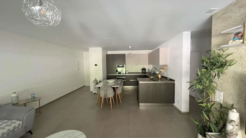 RIVERA - Elegante 5.5 con ampia terrazza coperta