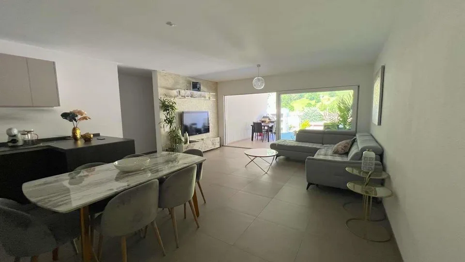 RIVERA - Elegante 5.5 con ampia terrazza coperta