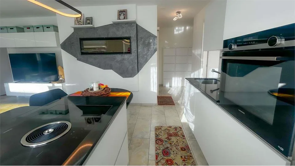 HELLES 3,5-ZIMMER-WOHNUNG MIT GARTEN