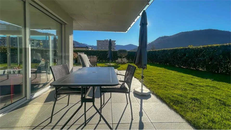 LUMINOSO APPARTAMENTO 3,5 LOCALI CON GIARDINO