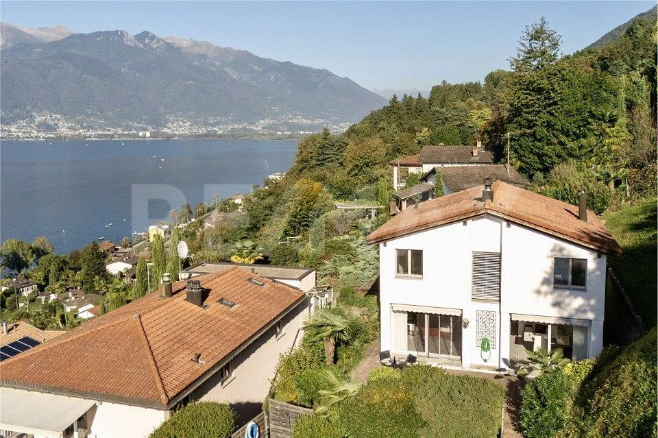 Casa unifamiliare con vista lago