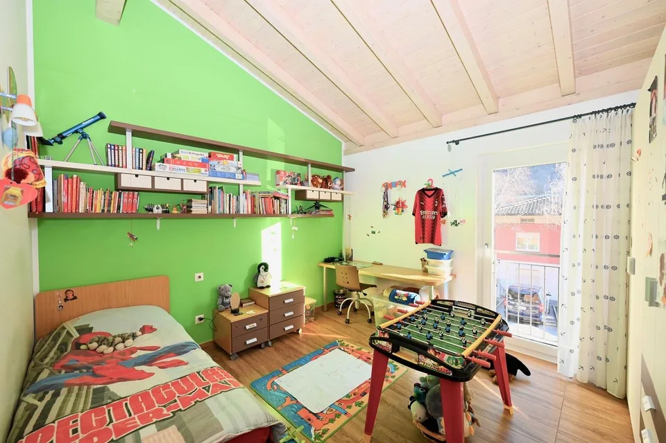 Moderna Casa Unifamiliare con Giardino e Vista Panoramica – Foto 11 von 18
