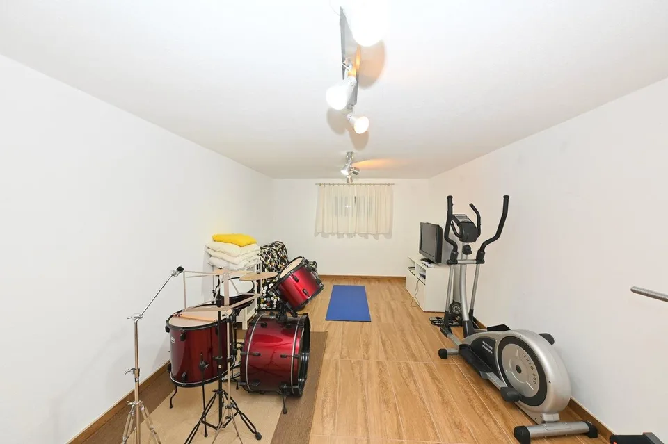 Moderna Casa Unifamiliare con Giardino e Vista Panoramica – Foto 15 von 18