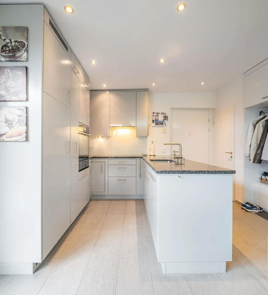 Lichtdurchflutete Attika-Wohnung mit Stadtblick