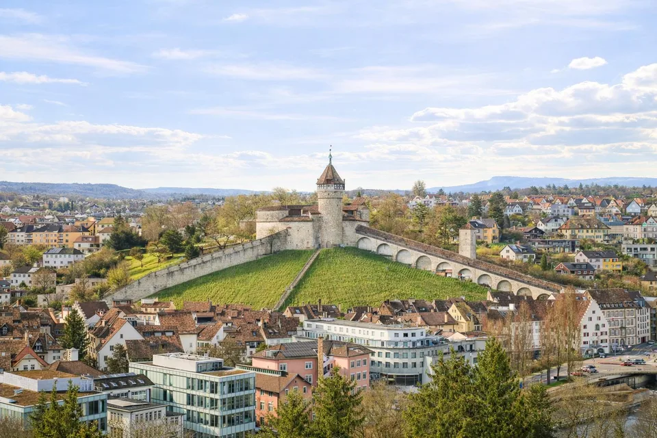 Lichtdurchflutete Attika-Wohnung mit Stadtblick