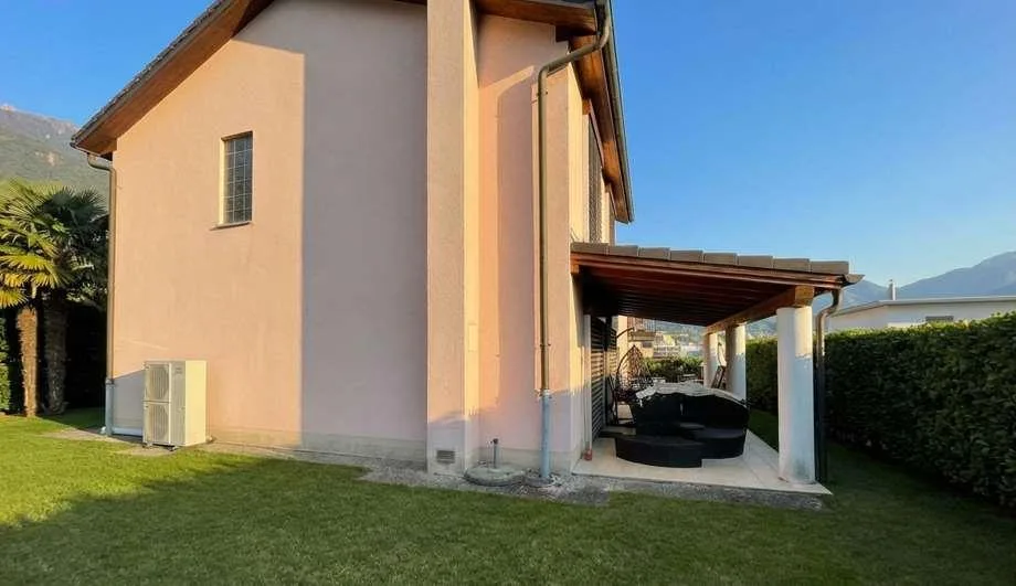 Casa singola in Vendita a Mezzovico, Ristrutturata