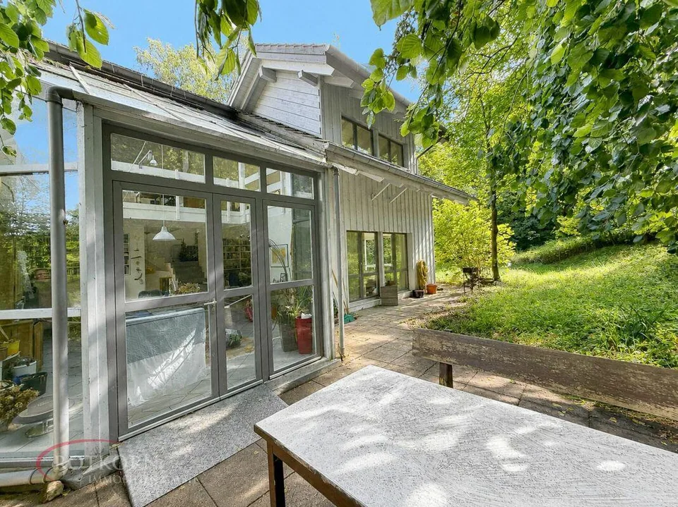 Maison unifamiliale de 7,5 pièces avec hangar de stockage